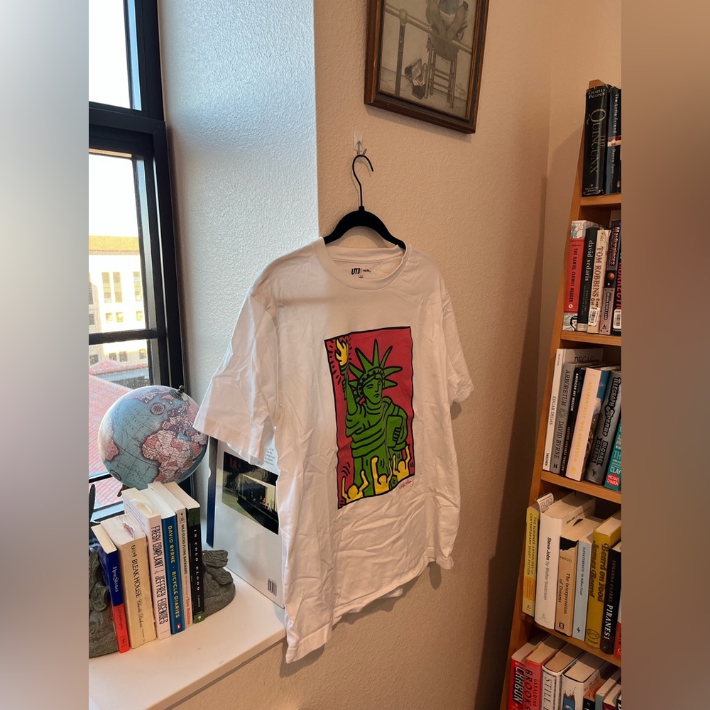 UniQLO X Keith Harig Statue of Liberty t shirt